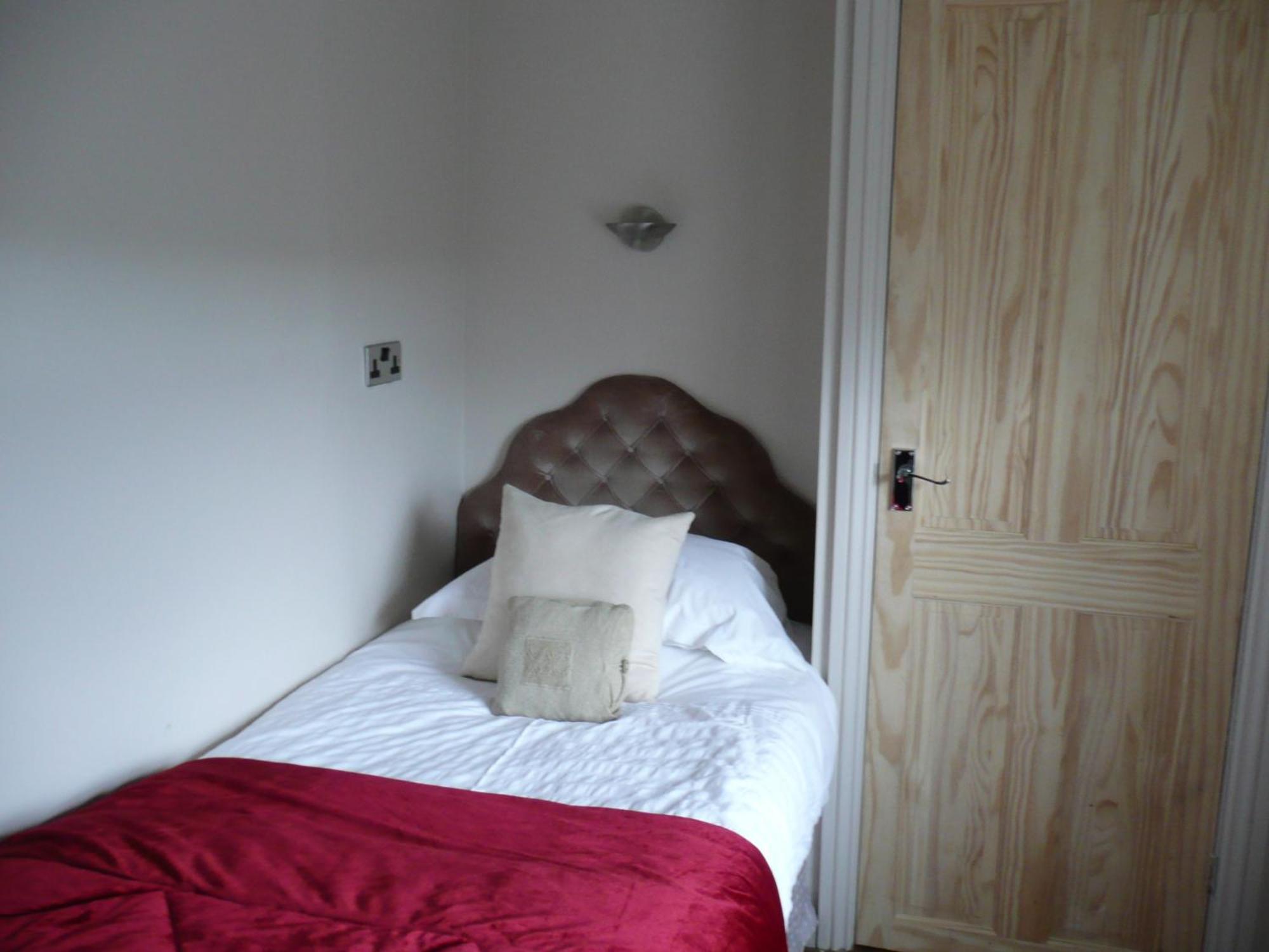 Hollybush Inn Greenhaugh Zimmer foto