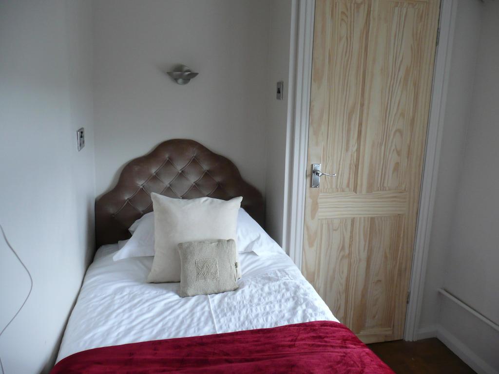 Hollybush Inn Greenhaugh Zimmer foto